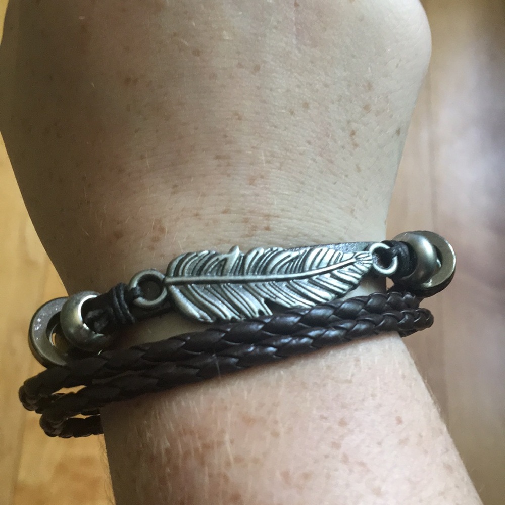 💕very cute rope bracelet with metal feather